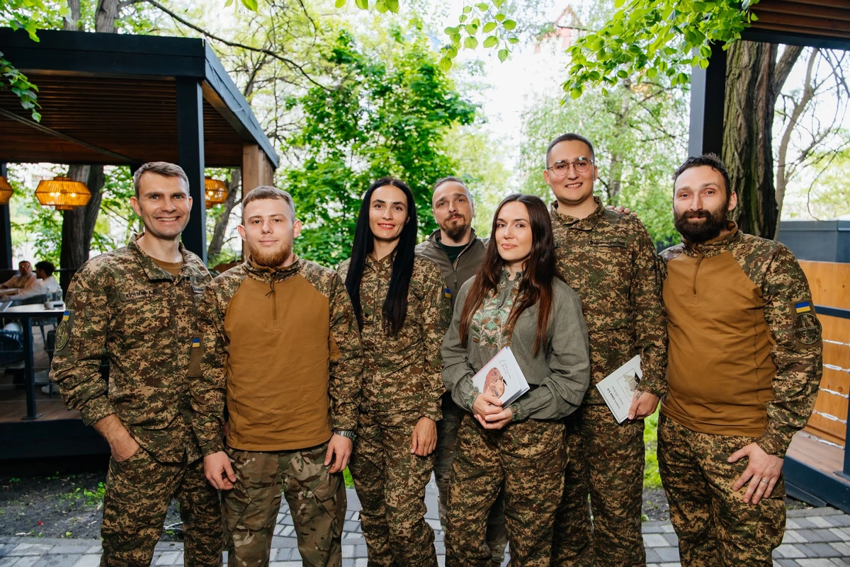 Бійці ОАБр НГУ на благодійному читанні поезії