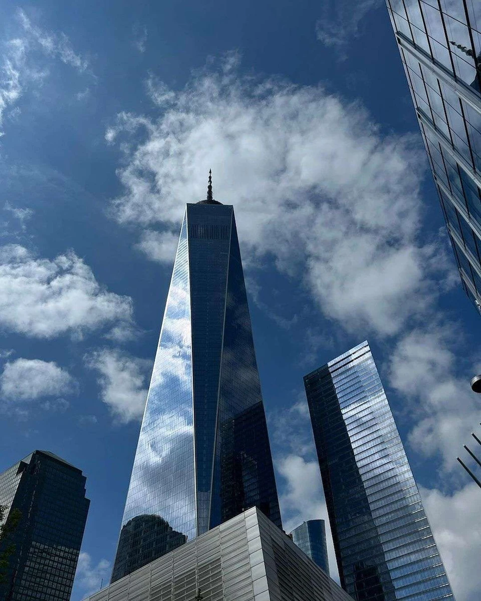 Ахат (та її песик) роблять нові й нові відкриття у Великому яблуці