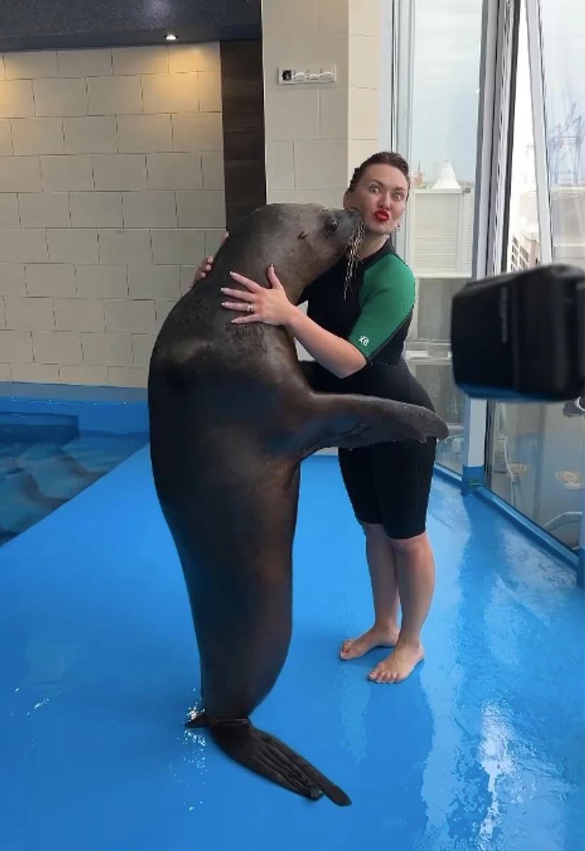 Анна Саліванчук попозувала з морським котиком