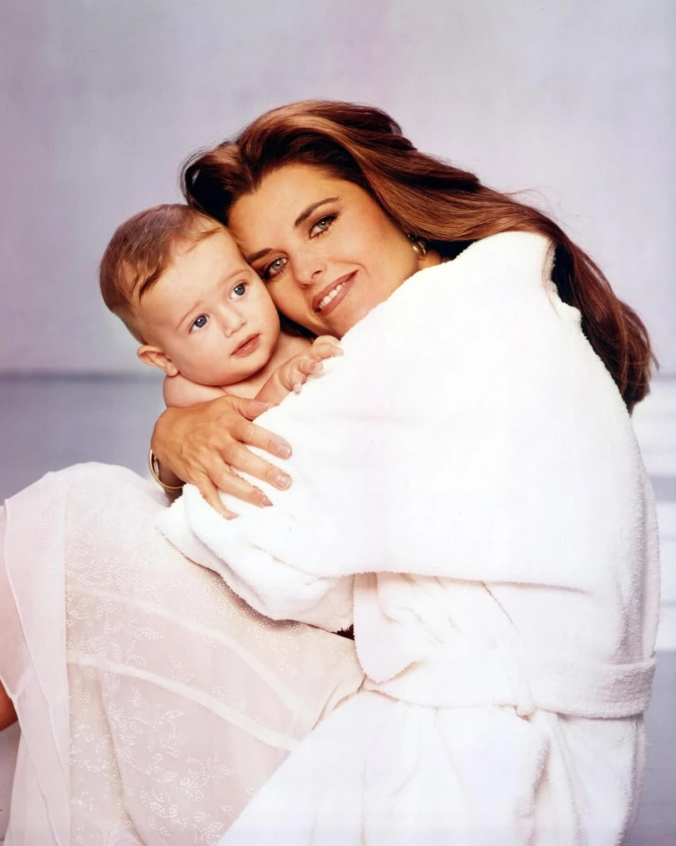 Ексдружина Шварценеггера показала миле фото з малим сином на його 32-річчя