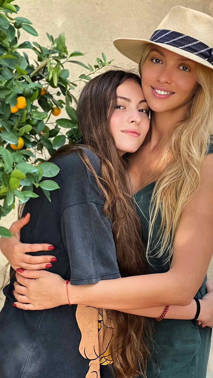 Оля Полякова і Маша Полякова