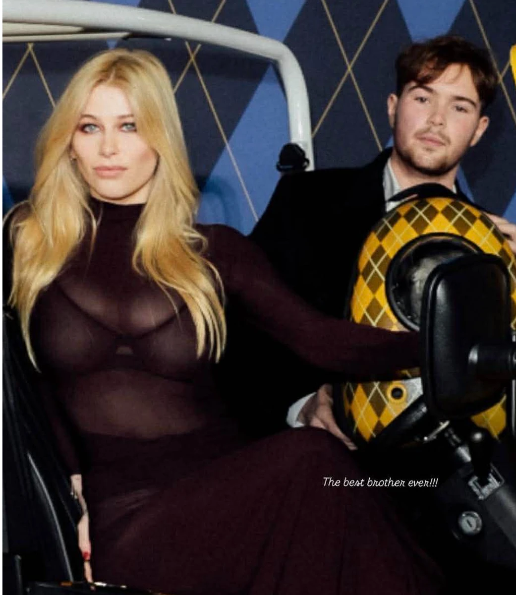 Дочка і син Клаудії Шиффер попозували в ефектних луках