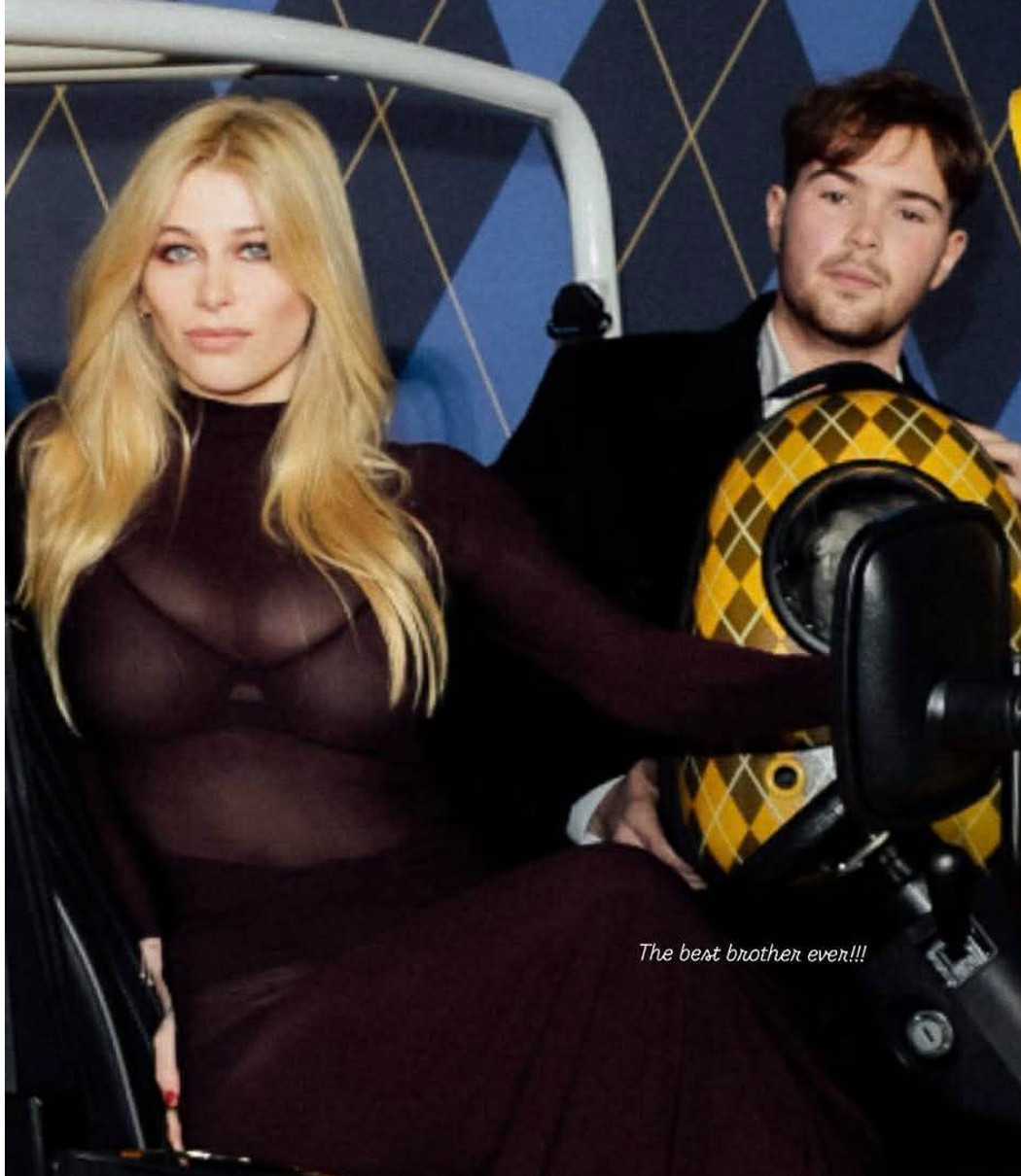 Дочка і син Клаудії Шиффер попозували в ефектних луках