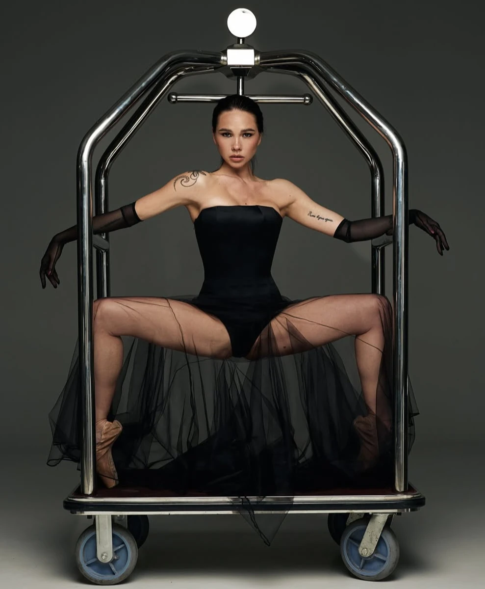 Наталія Татарінцева у боді посвітила фігурою на сексі фото