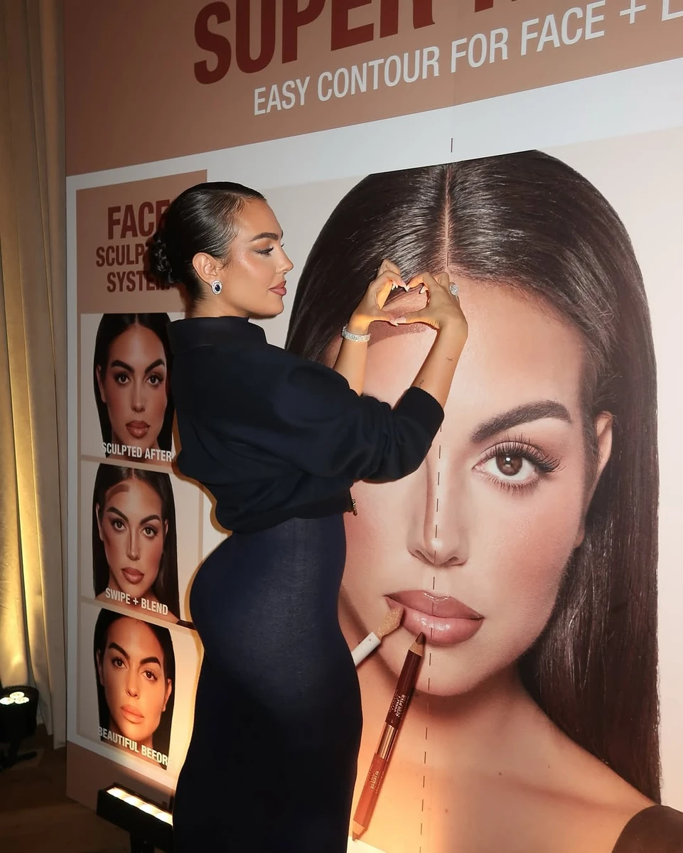 Наречена Роналду показала сідниці в обтислому луці