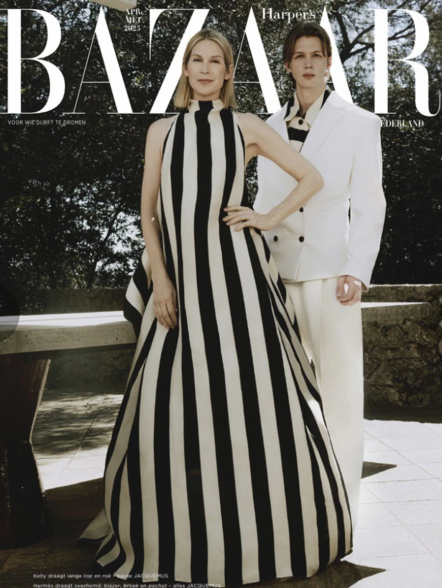 Келлі Разерфорд в ошатних луках попозувала з сином для глянцю