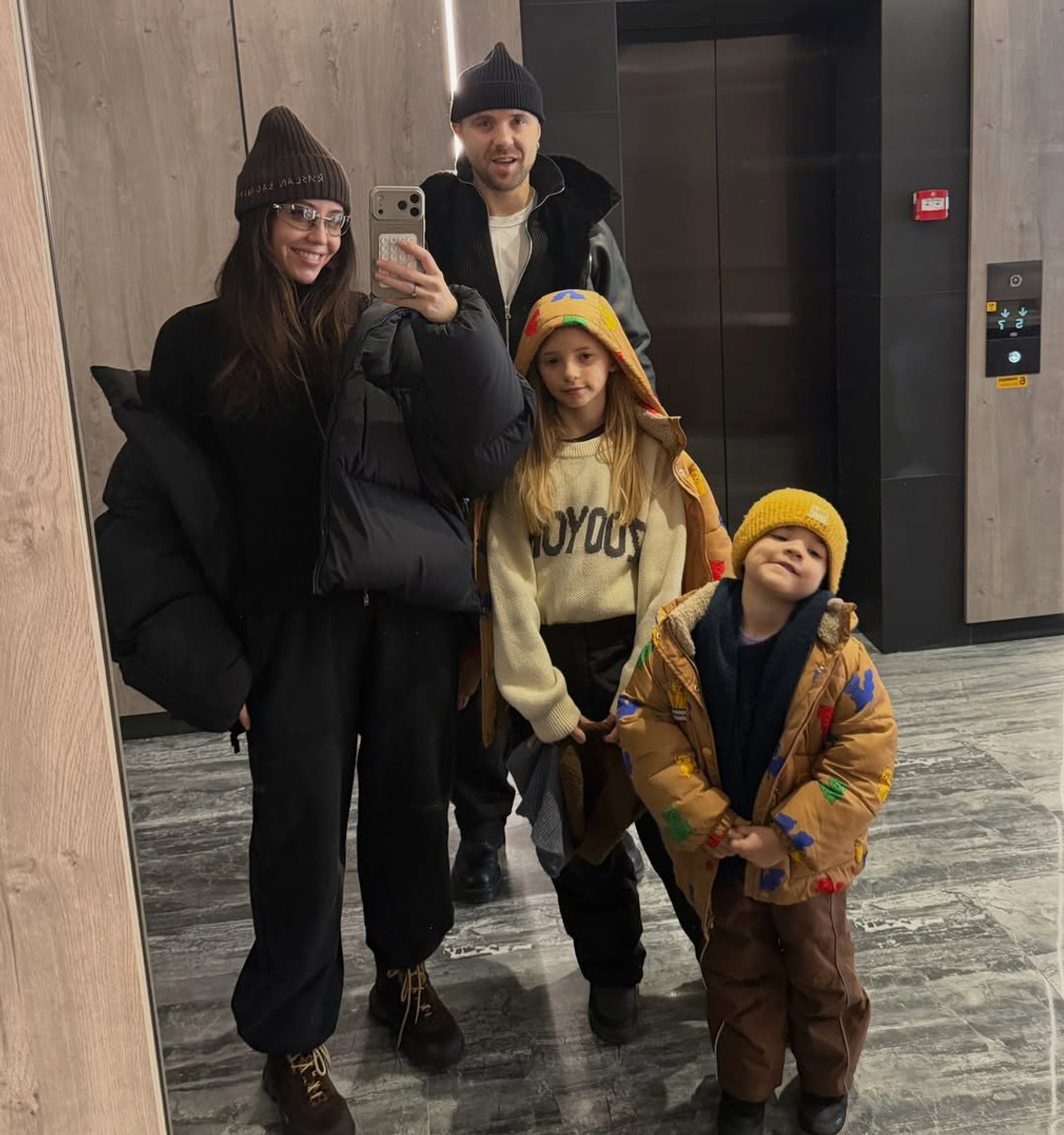 Надя Дорофєєва показалася з чоловіком і його дітьми на спільному відпочинку