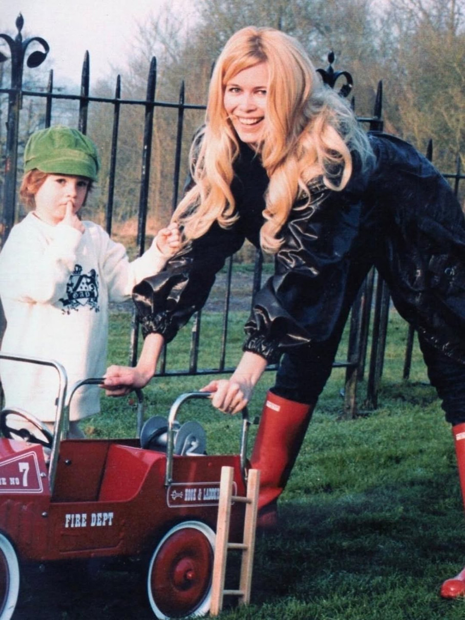 Клаудія Шиффер показала дитячі фото свого сина на його 23-річчя