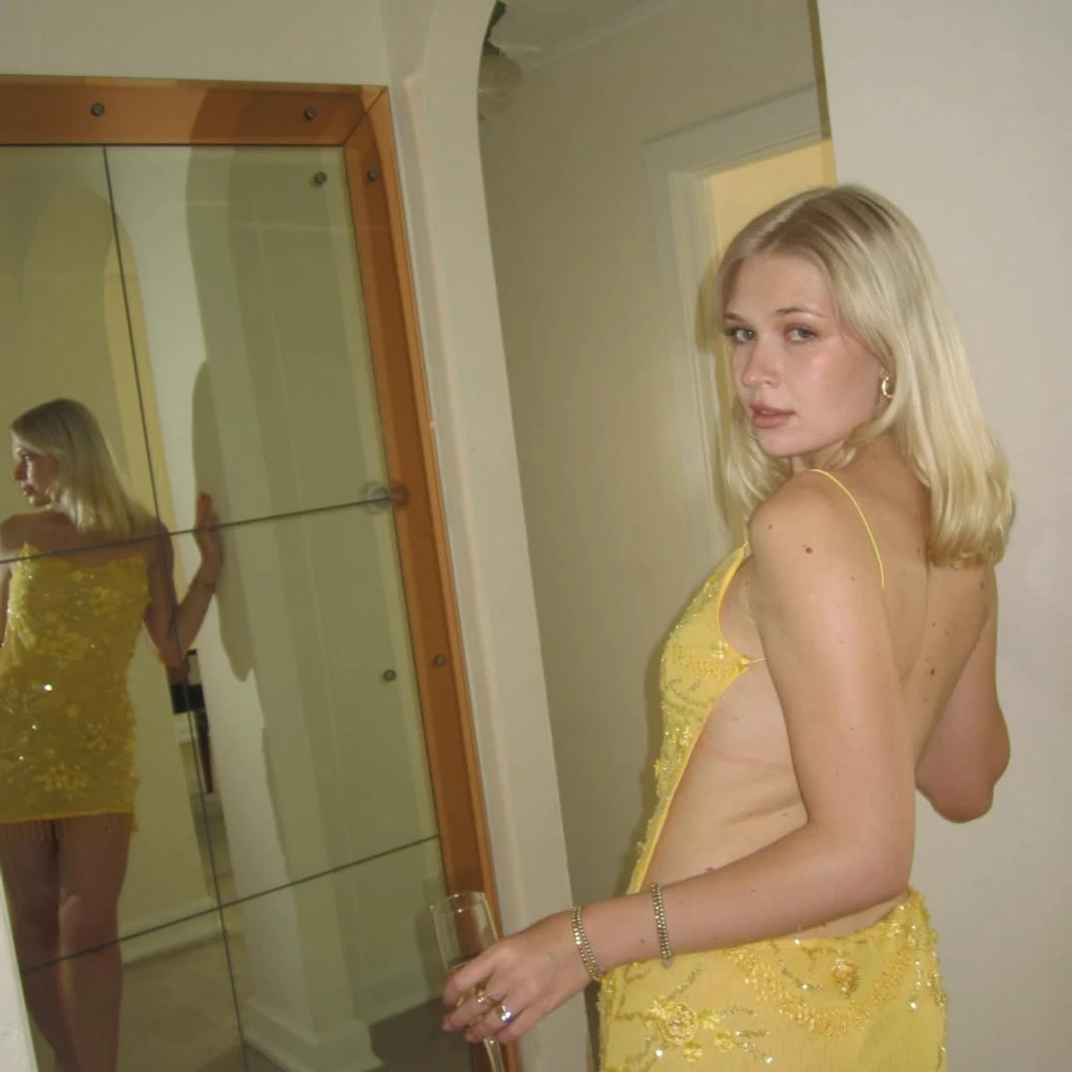 Донька Віри Брежнєвої наробила нових фото