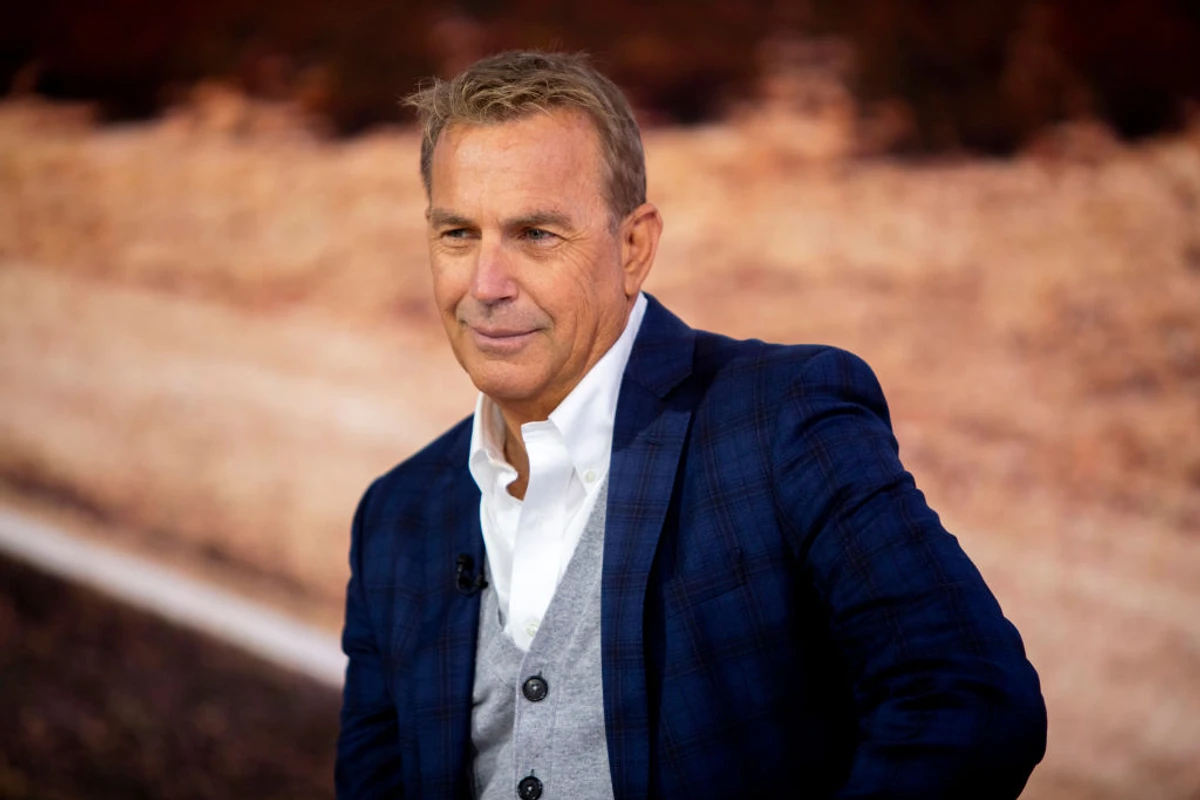 68-річний Костнер ніяк не коментував інформацію про роман із Візерспун