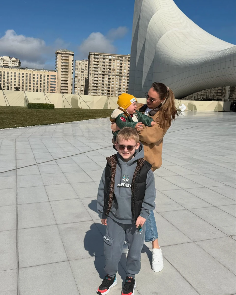 Алла Добкіна з обома синами