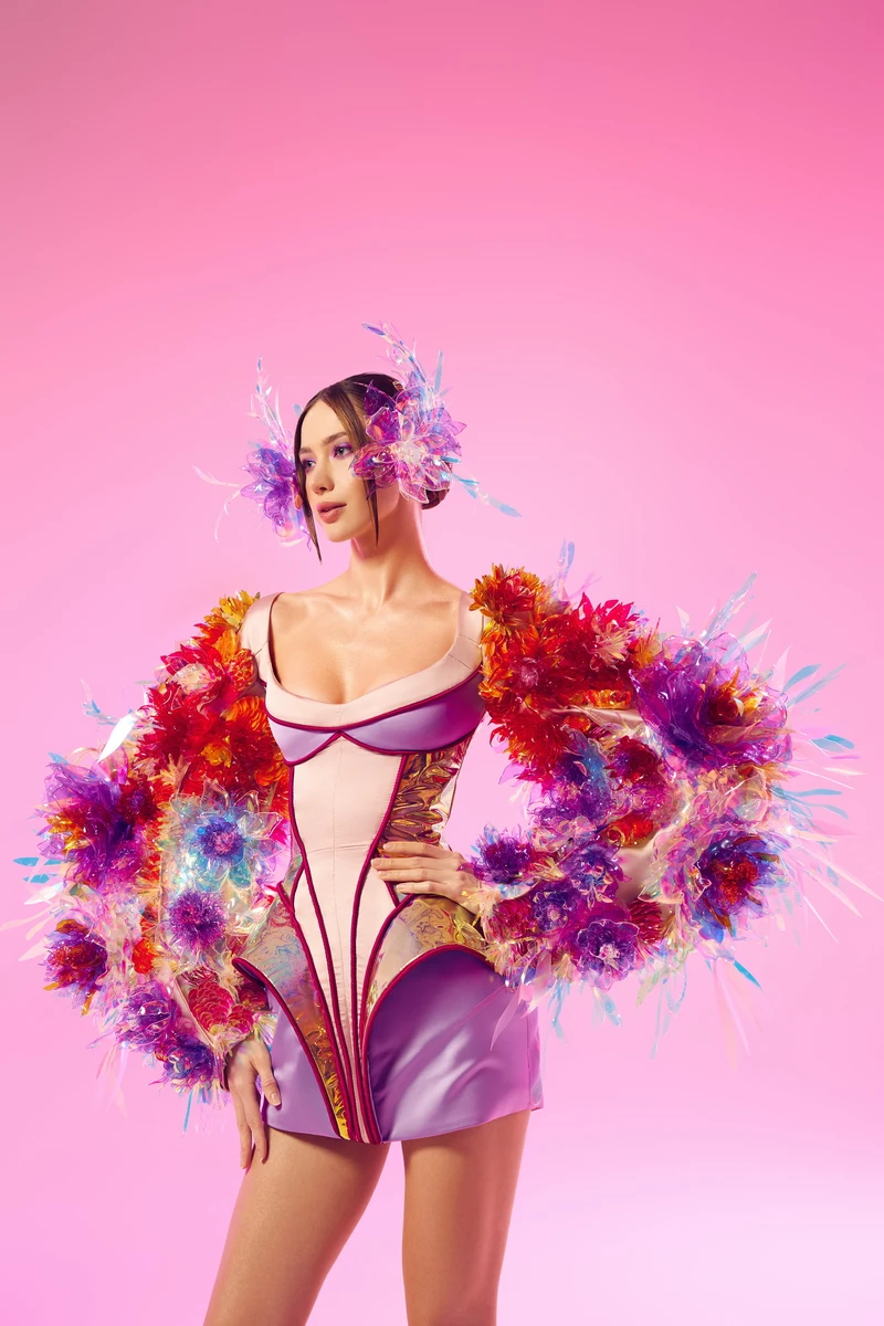 Костюм з перероблених плішок для конкурсу Міс Еко