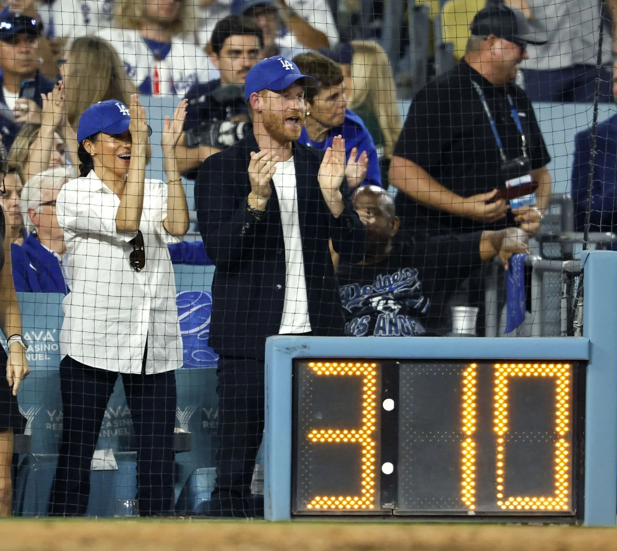 Меган і Гаррі на бейсболі