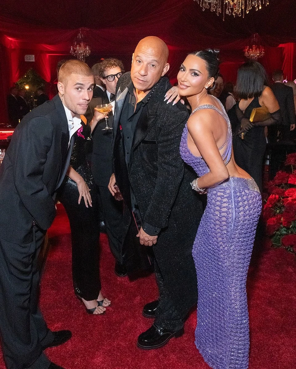 Він Дізель і Джастін Бібер попозували з Кім Кардашян на 70-річчі її мами