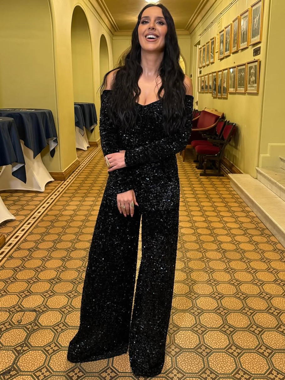 Джамала в блискучому луці попозувала на концерті Монатіка