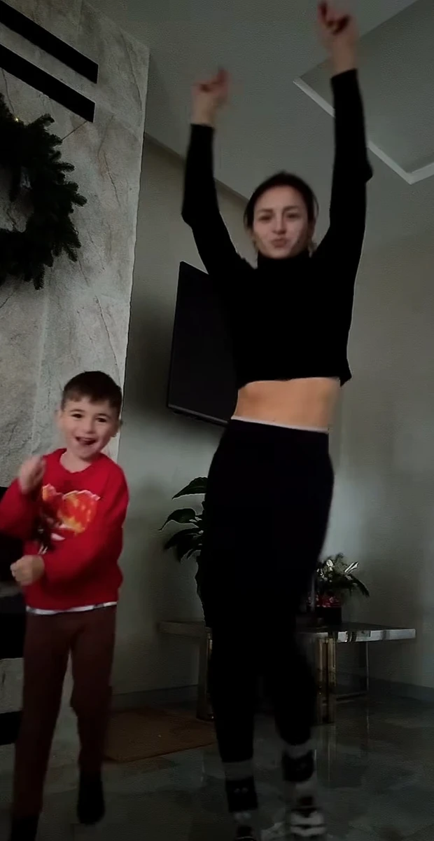 Ілона Гвоздьова показала розваги з сином під музику