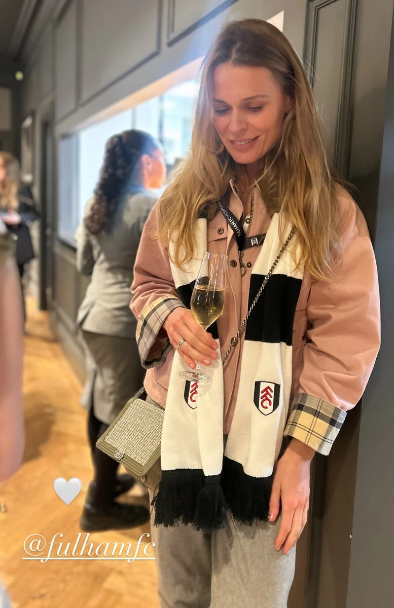 Оля Фреймут показалася на футболі у формі команди