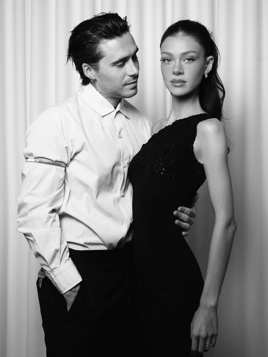 Бруклін Бекхем з ефектною дружиною наробив фото на вечріці