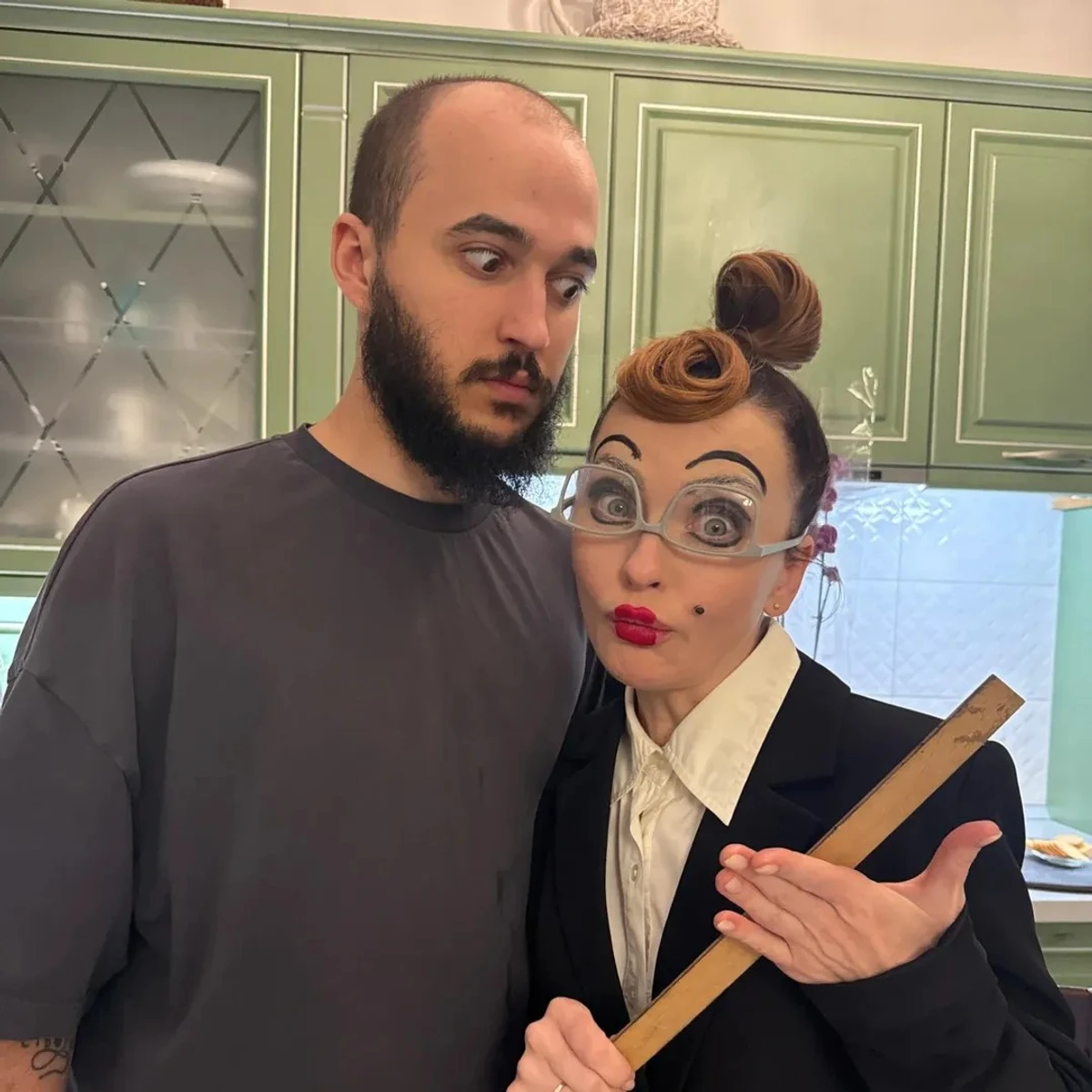 Вікторія Булітко з кумедним гримом показалася коло нареченого