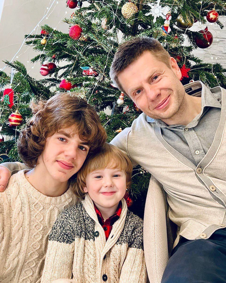 Гончаренко з дружиною Ольгою мають двох синів - Олексія та Кирила 