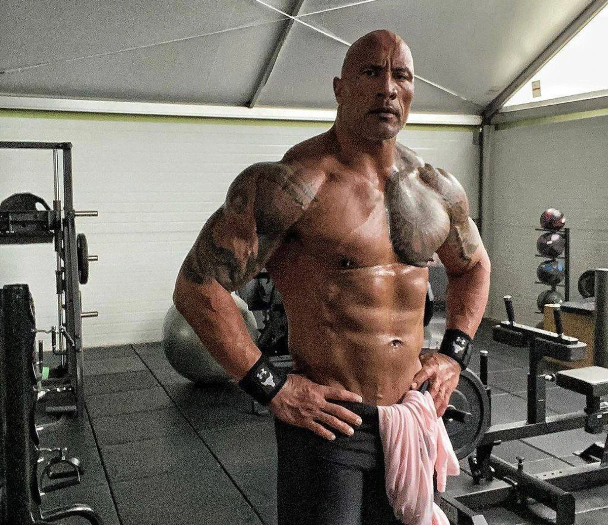 У мережі порівнюють фігуру Дуейна Скелі Джонсона після та до схуднення