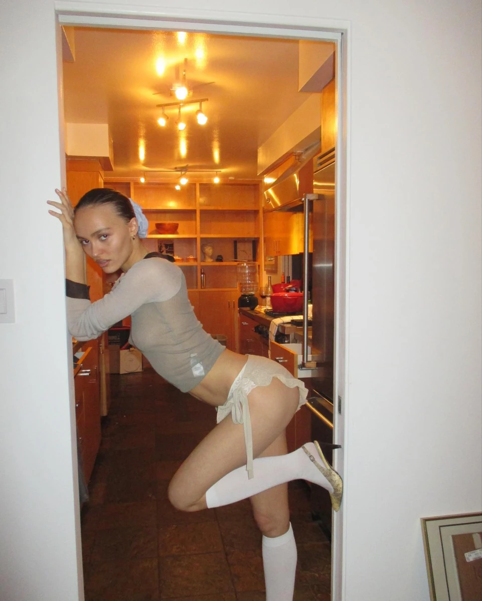 Дівчата полюбляють влаштовувати фотосети з еротичним підтекстом