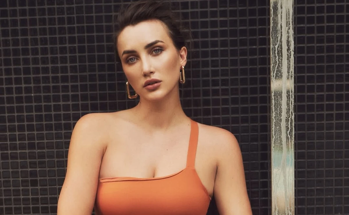 Ганна Різатдінова позує для фото