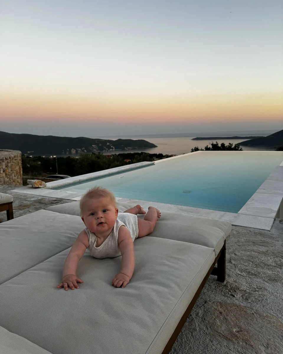 Хлопчику явно до душі такий відпочинок