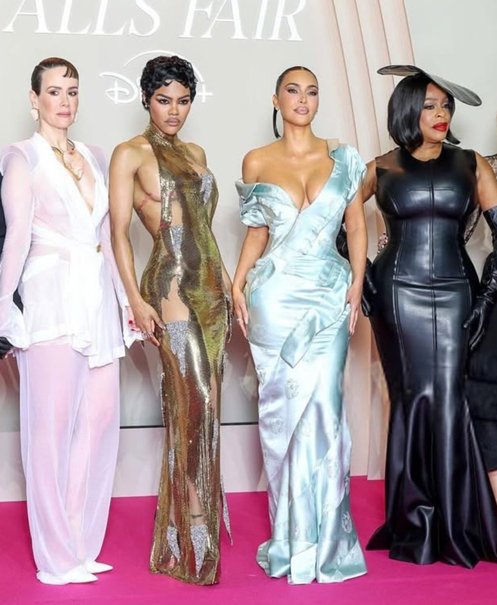 Теяна Тейлор у сукні попозувала з Кім Кардашян