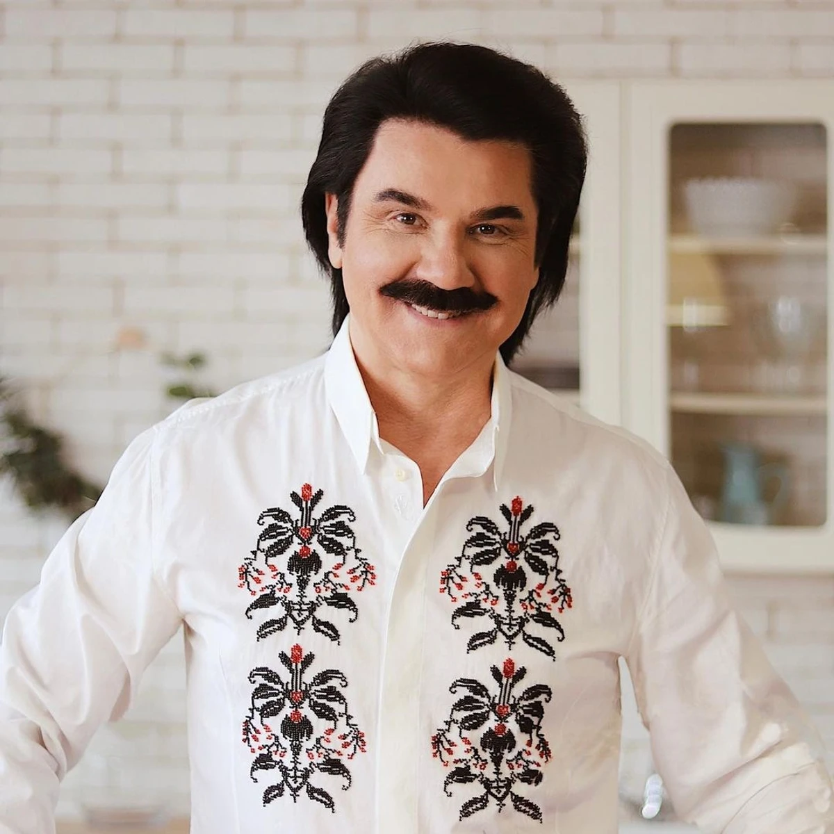 Найдорожчий подарунок Зіброва дружині - це червоний автомобіль на її ювілей