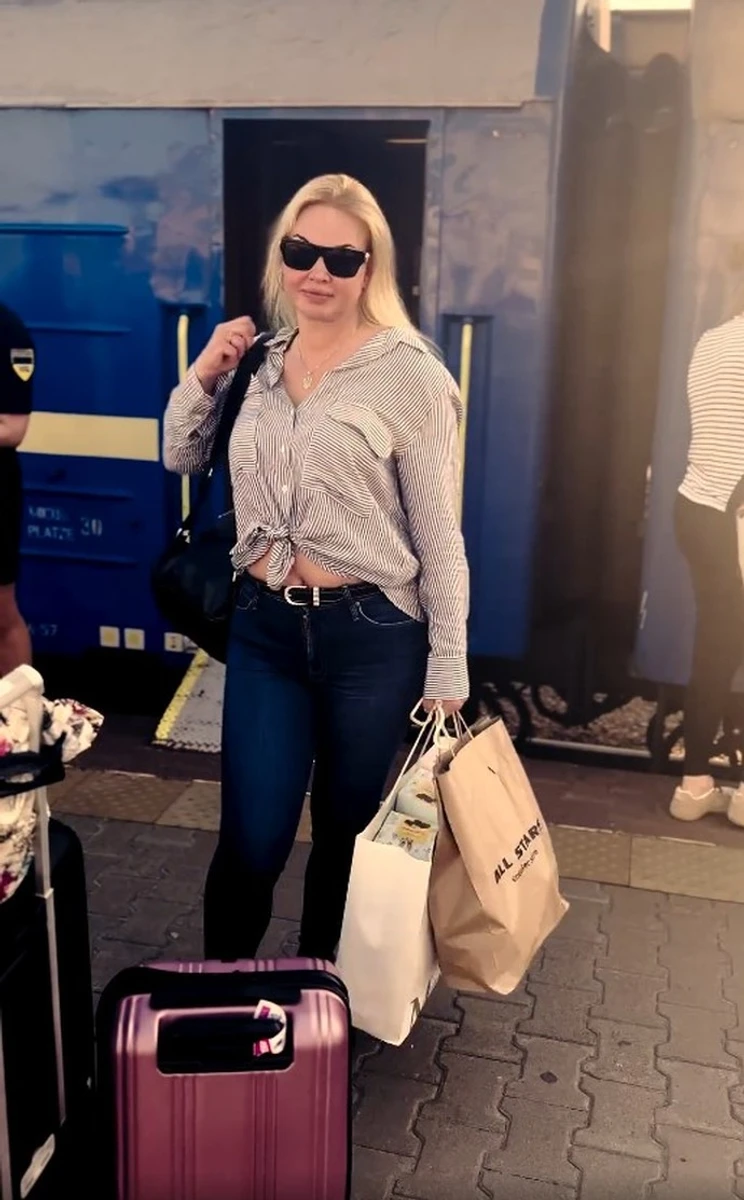 На співачку чекають донечки та (екс)чоловік Захур