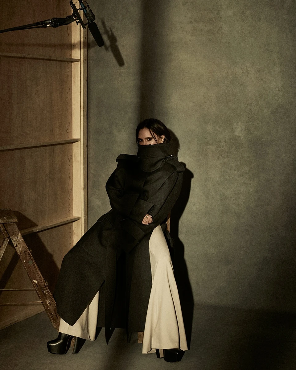 Вікторія то закривається від світу у подібних луках, то навпаки - показує більше, ніж усі звикли, в зухвалих вбраннях