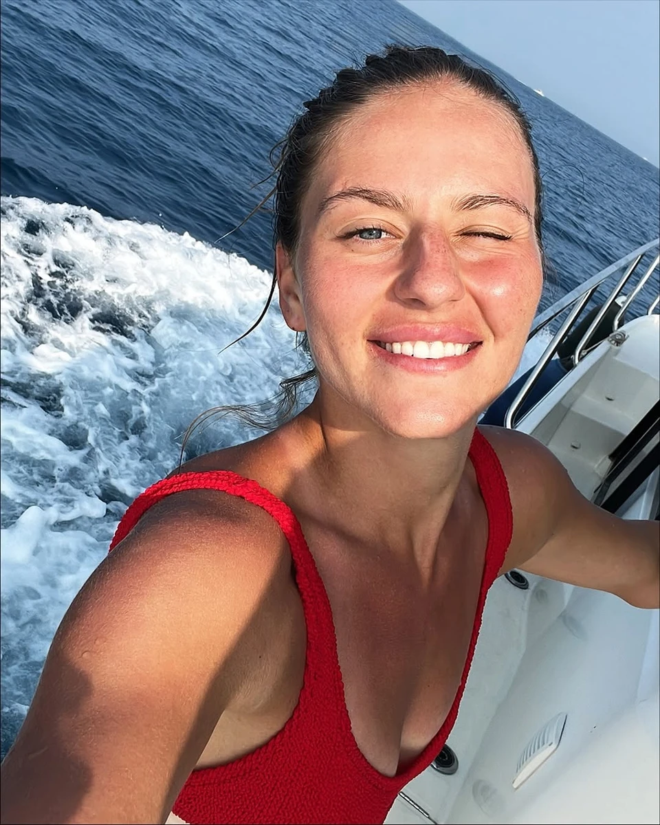 Марта Костюк в купальнику