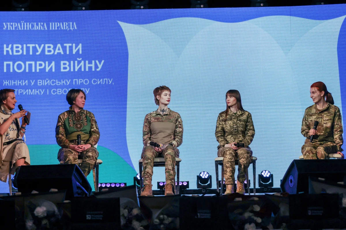 Наталія Куменюк, Тетяна Чорновол, Єва Смирнова, Катерина Ротаренко та Ріна Резник 