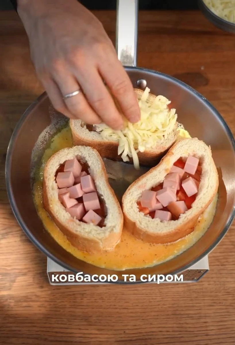 Гарячий бутерброд з ковбасою