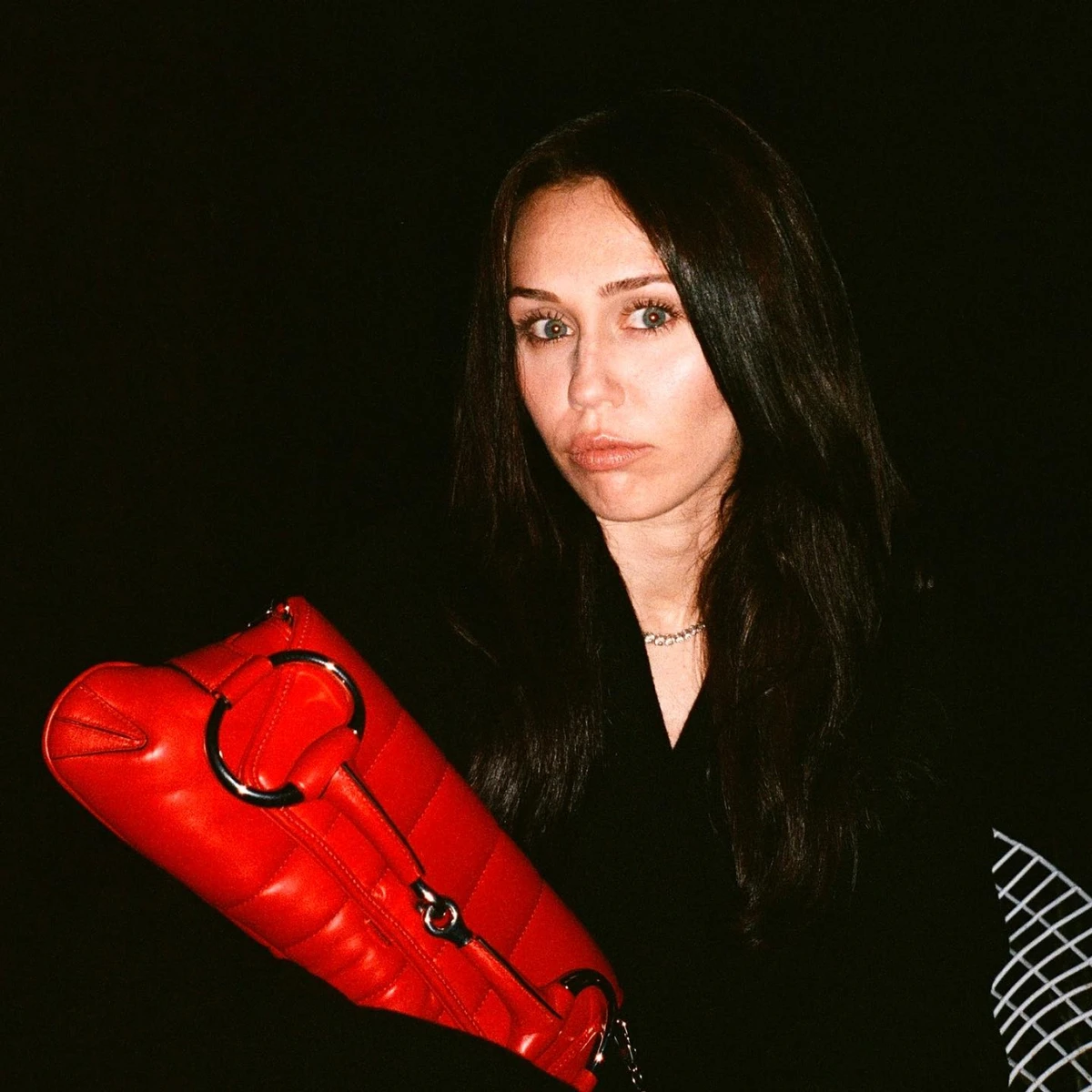 Вересень 2023 і Майлі - темна шатенка