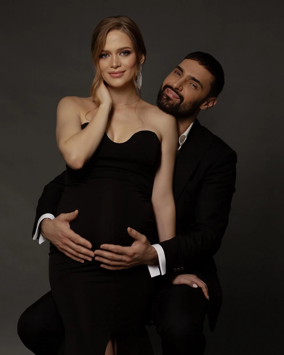 Моя. Чи це вже можна в такому положенні говорити мої?, - написав артист