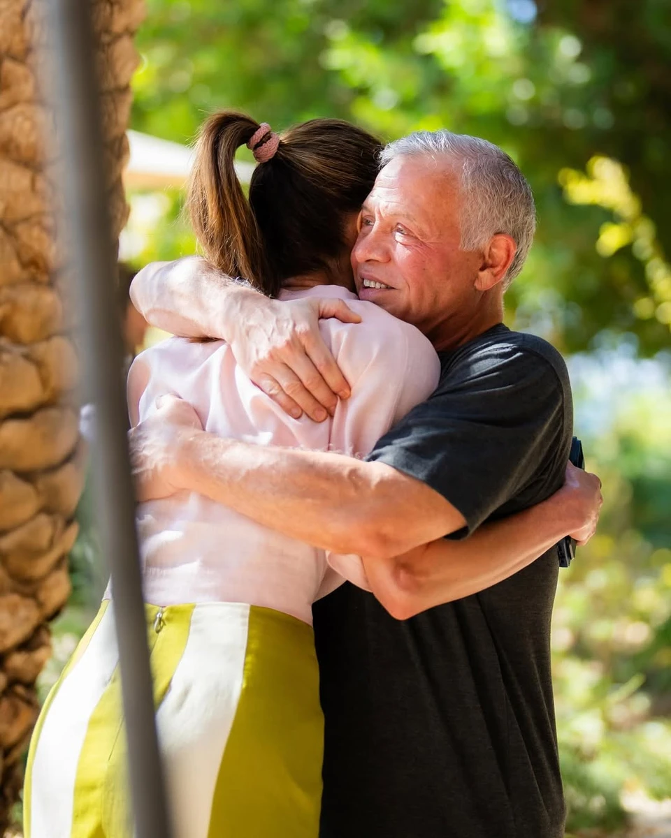 Королева Йорданії замилувала обіймами з чоловіком