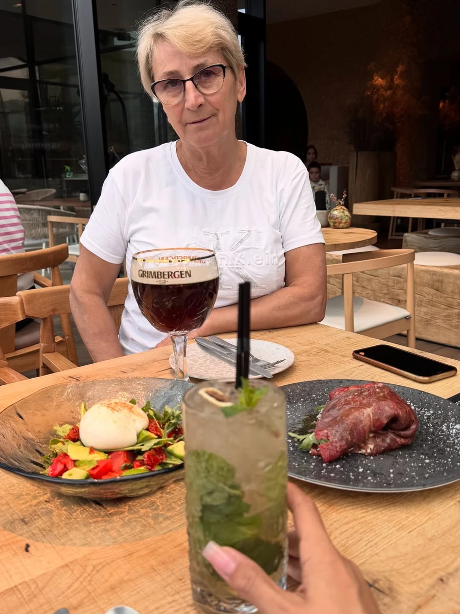 Мама Ілони Гвоздьової