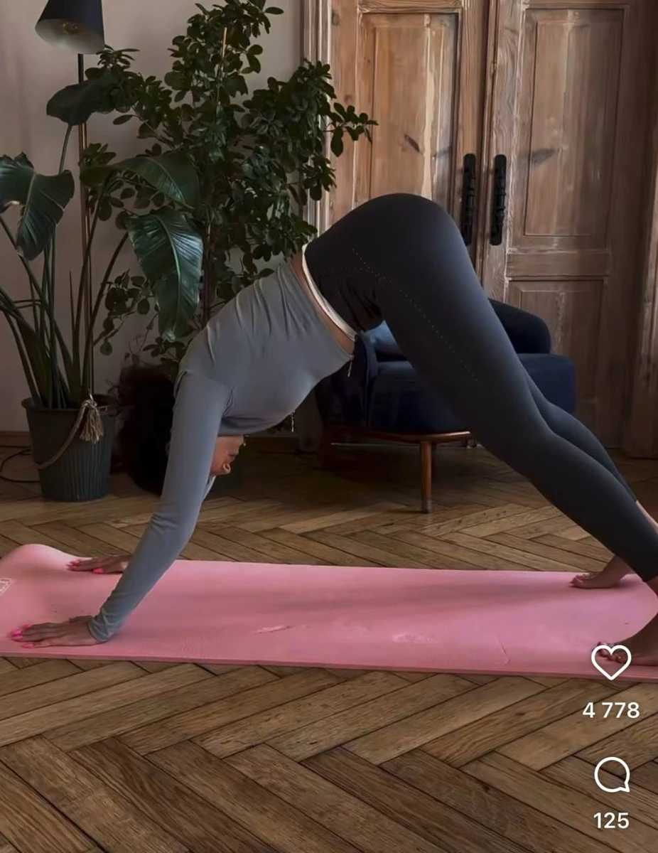 Каменських показала вправи на килимку