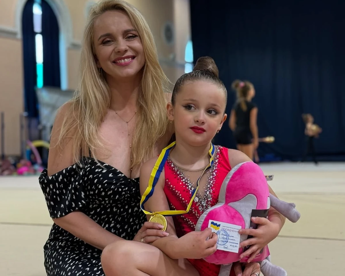 Лілія Ребрик зі своєю донькою позує для фото