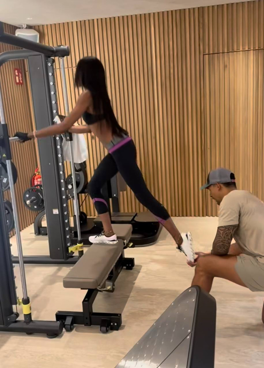 Кемпбелл позаймалася у спортзалі