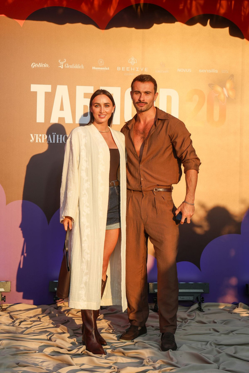 Анна була зі своїм партнером по Танцях з зірками Олександром Прохоровим, з яким їй неодноразово приписували роман