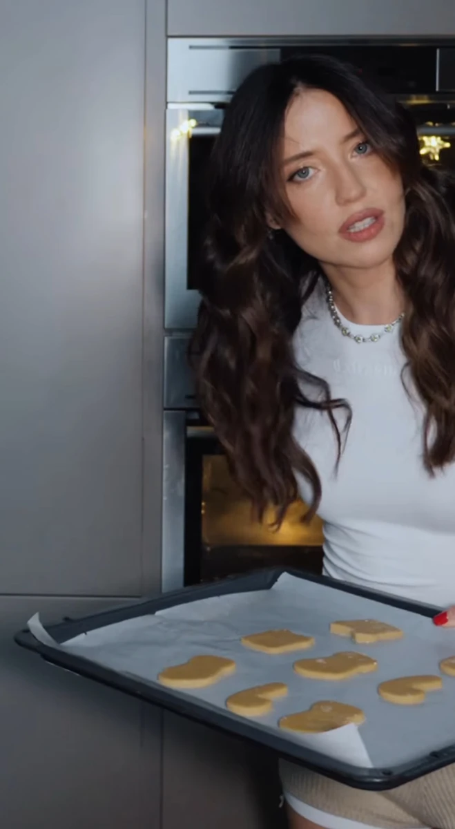 Надя Дорофєєва показала рецепт святкового різдвяного печива