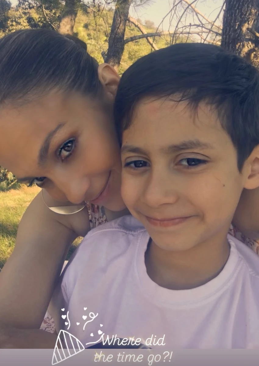 Дженніфер Лопес мило привітала дітей з 18-річчям