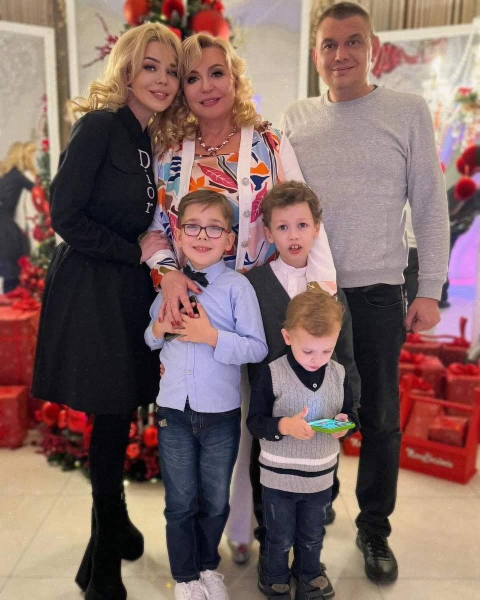 Гросу щоразу постить фото з сім'єю, коли приїжджає додому