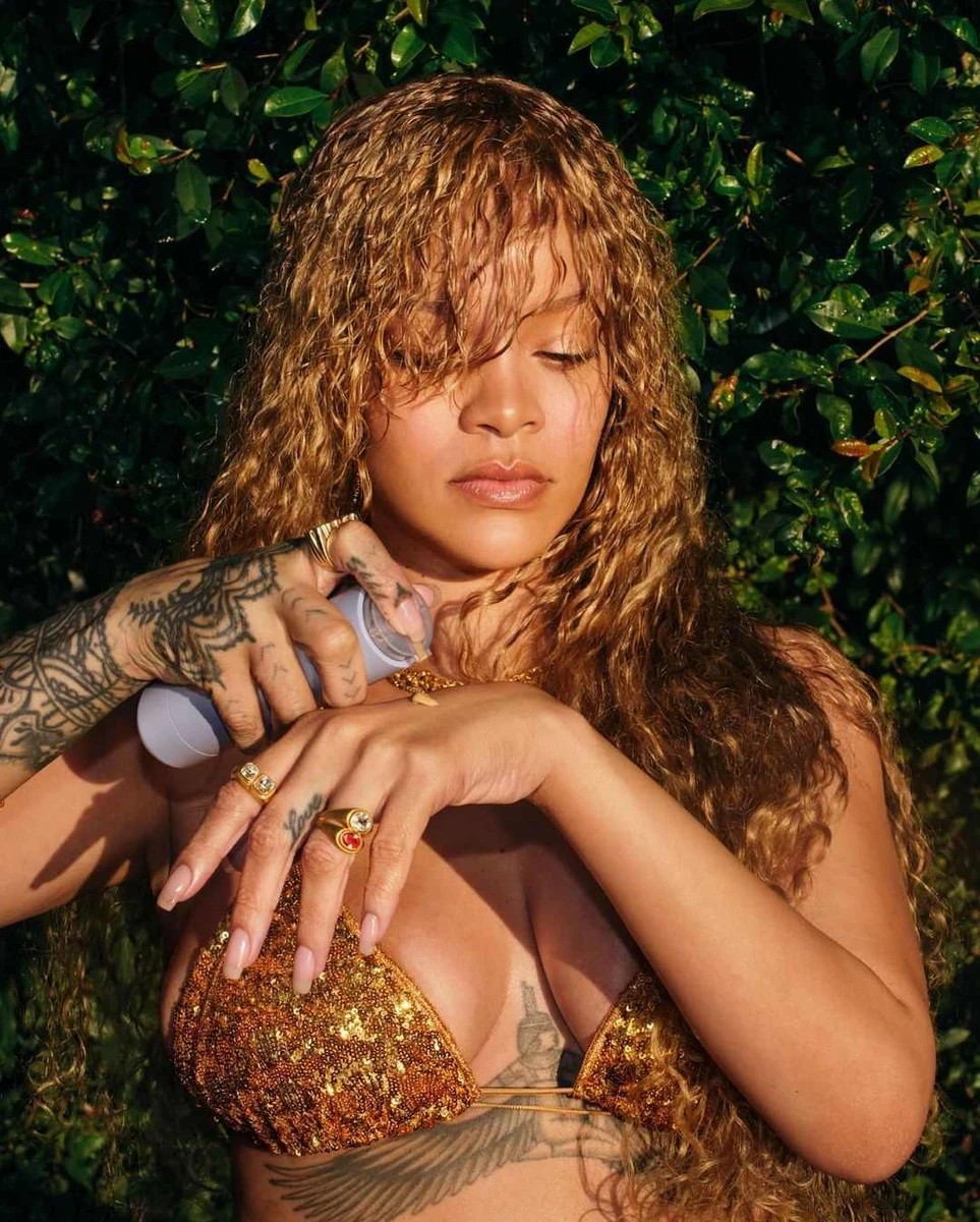 Артистка і бізнеследі Ріанна показала свою зачіску