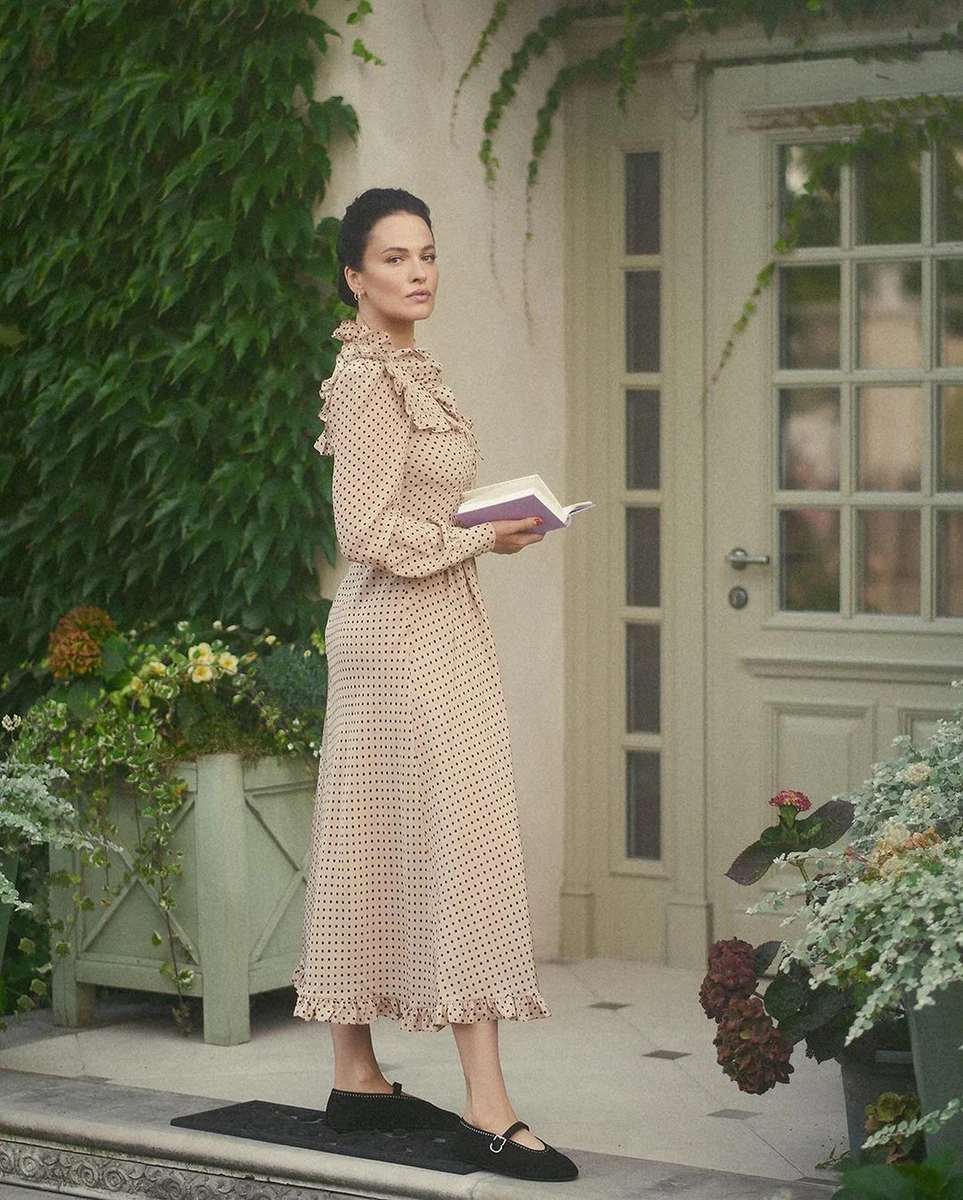 Даша Астаф'єва у стильній сукні