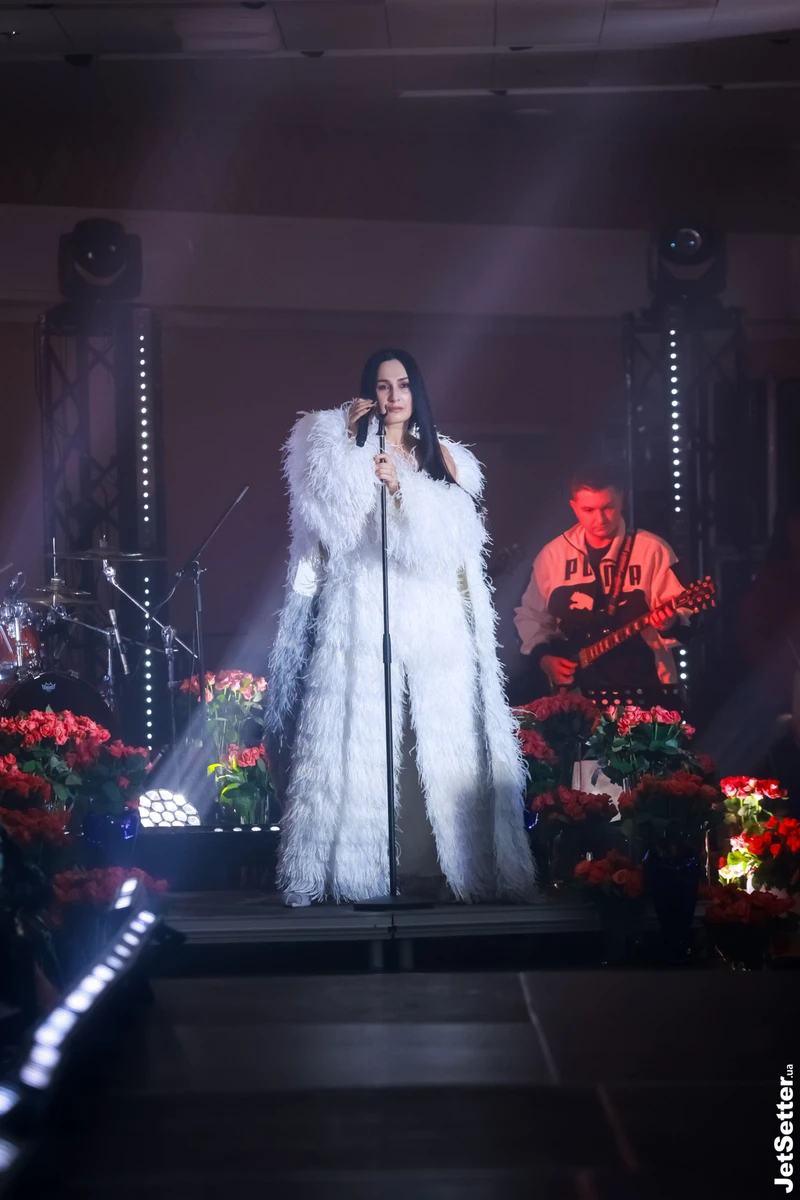 Саша Кольцова співала на шоу Фролова