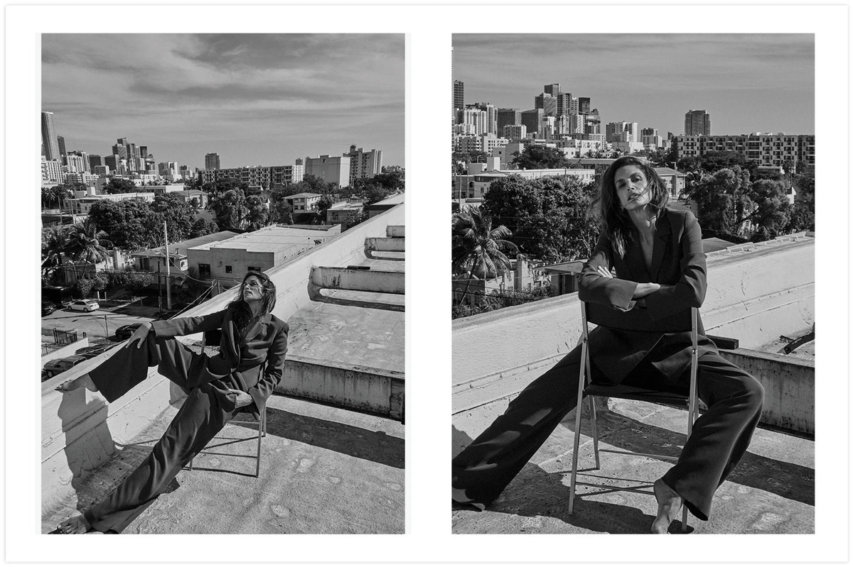 Сінді Кроуфорд у стильному аутфіті посиділа на стільці на даху